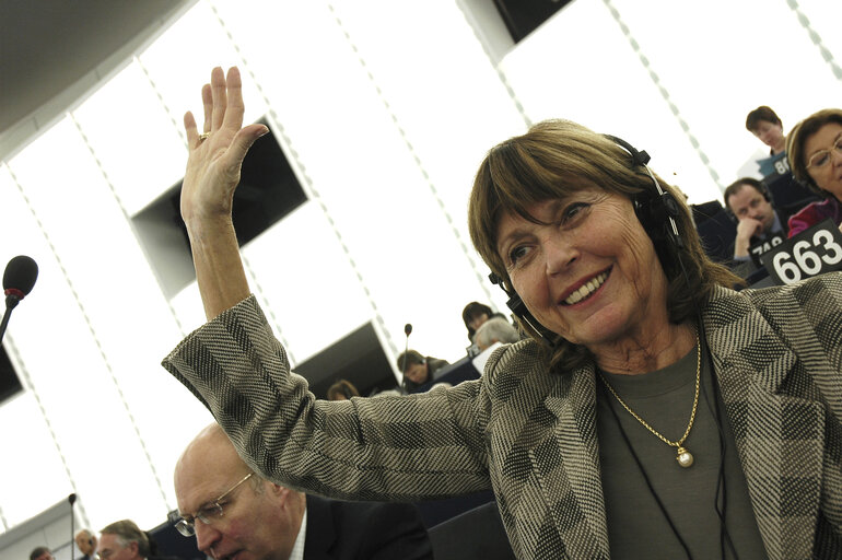 Foto 14: Janelly FOURTOU in plenary session in Strasbourg.