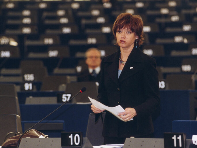 Fotografie 2: Monica FRASSONI in plenary session in Strasbourg.