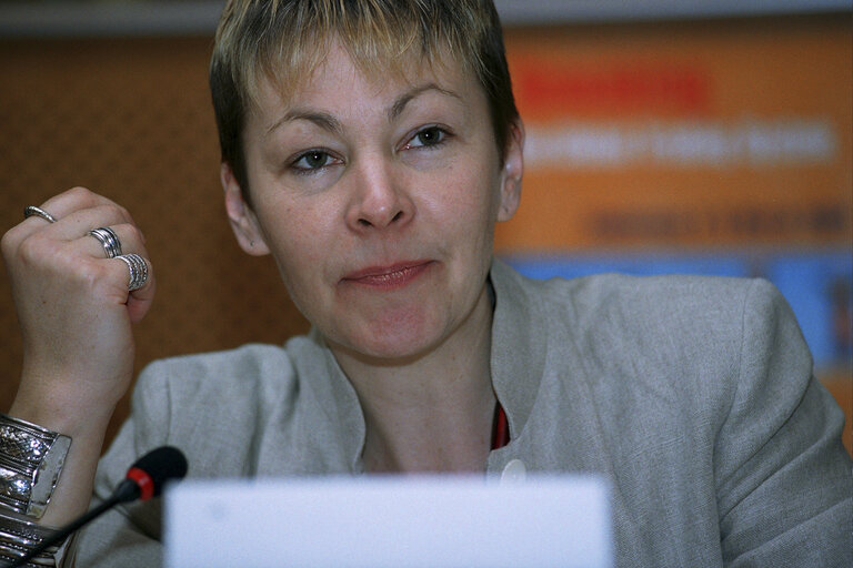 Foto 3: Caroline LUCAS in a meeting at the EP in Strasbourg.