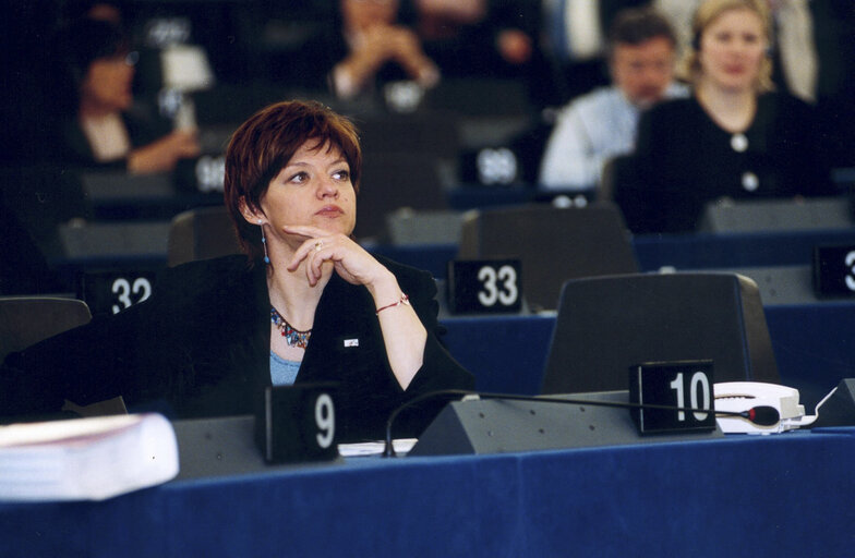 Fotografie 3: Monica FRASSONI in plenary session in Strasbourg.