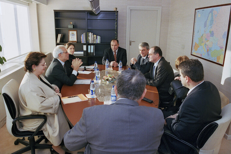 Fotografija 2: EP President meets with the President of the Parliament of Macedonia.