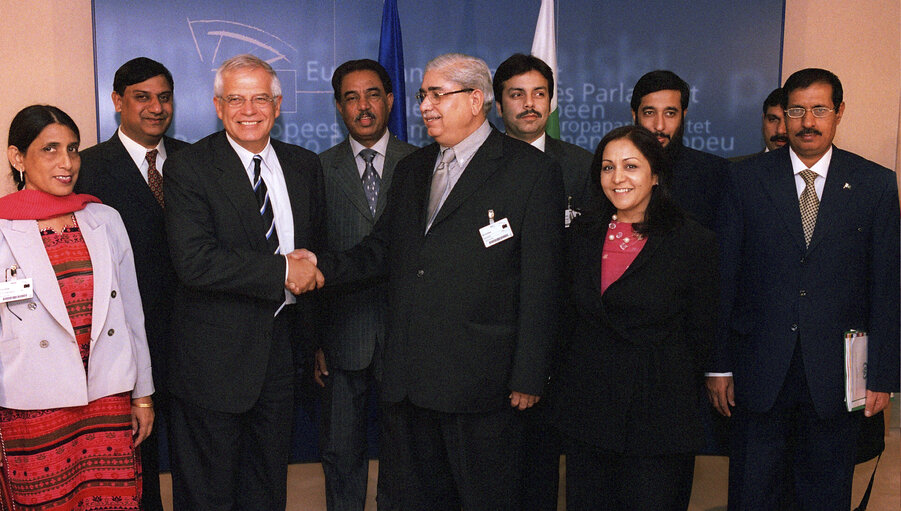 Fotografi 3: EP President meets with the President of Pakistan.