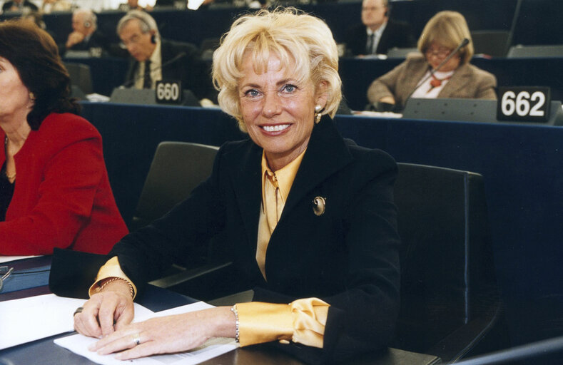 Fotografi 2: Elly PLOOIJ-VAN GORSEL in plenary session in Strasbourg