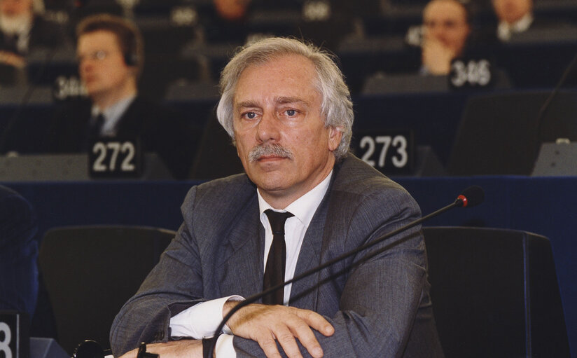 Valokuva 5: Luigi COCILOVO in Plenary Session in Strasbourg.