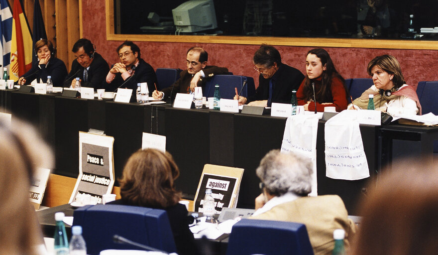 Photo 6 : Meeting with Ingrid Betancourt's daughter during the visit of the Colombian President to the EP. Betancourt was abducted by FARC rebels 2 years ago.