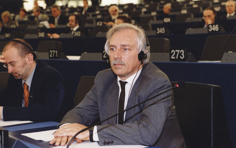 Valokuva 6: Luigi COCILOVO in Plenary Session in Strasbourg.