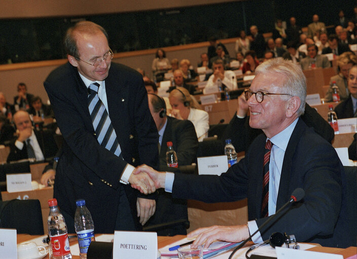 Foto 6: Elections of the EPP President.