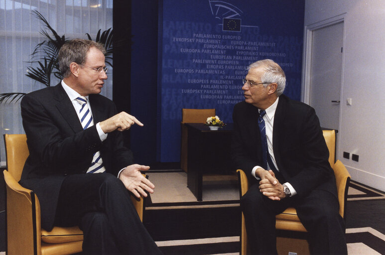 Photo 4: Signature LEX with the EP President and the Dutch Minister for European Affairs.