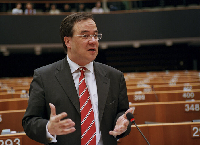 Fotografija 3: Armin LASCHET in Plenary session in Brussels