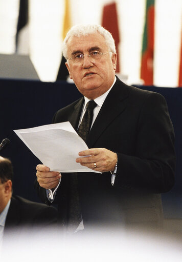 Photo 3 : Dick ROCHE in plenary session in Strasbourg.