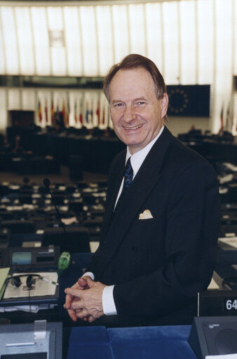 Снимка 4: Reino PAASILINNA in Plenary Session in Strasbourg.