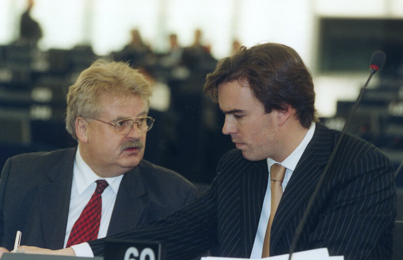 Fotografija 7: Camiel EURLINGS in plenary session at the EP in Strasbourg.