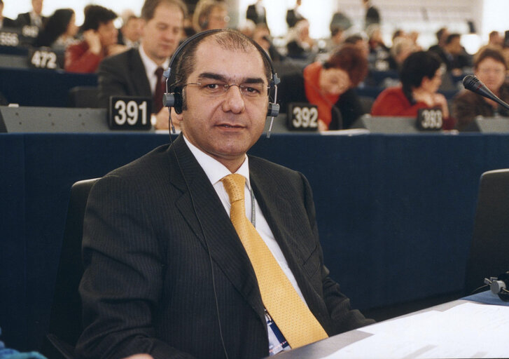 Fotografi 4: Ozan CEYHUN in plenary session in Strasbourg.