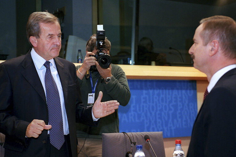 Foto 8: Hearing of the European Commissioner Designate for Taxation and Customs Union, Audit and Anti-Fraud