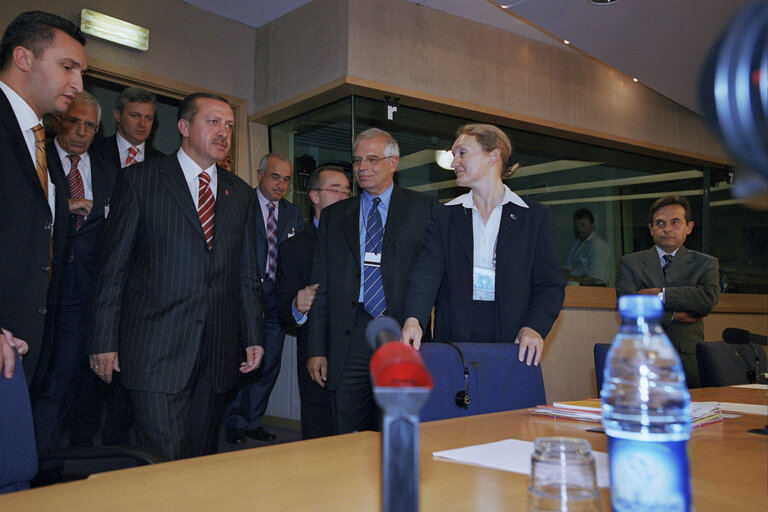 Foto 12: Press Conference by the EP President and the Turkish Prime Minister.