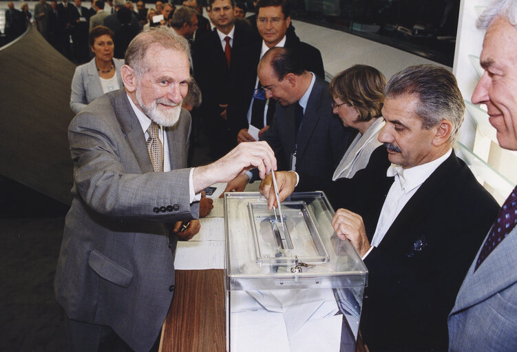 Fotografia 7: Bronislaw GEREMEK at the EP in Strasbourg.