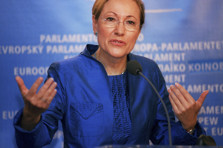 Fotografia 7: Press point of European Commissioner for External Relations and European Neighbourhood Policy, Benita FERRERO WALDNER