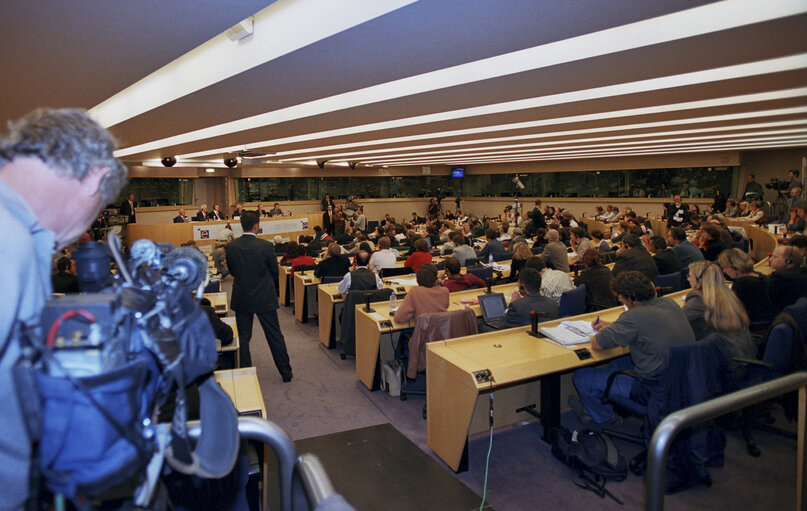 Valokuva 13: Press Conference by the EP President and the Turkish Prime Minister.