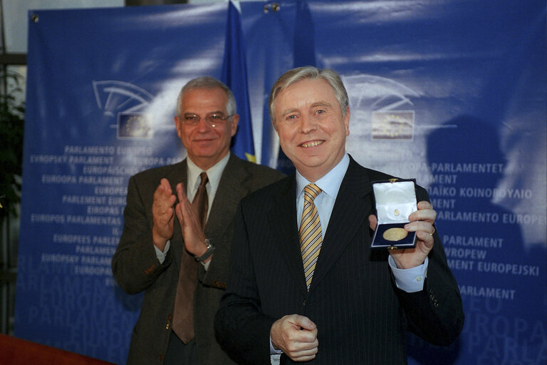 Снимка 21: Medal award ceremony at the EP in Brussels