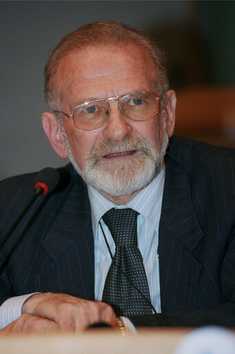 Fotografia 8: Bronislaw GEREMEK at the EP in Strasbourg.