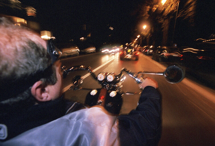 Photo 4 : Demonstration by motorbike riders.