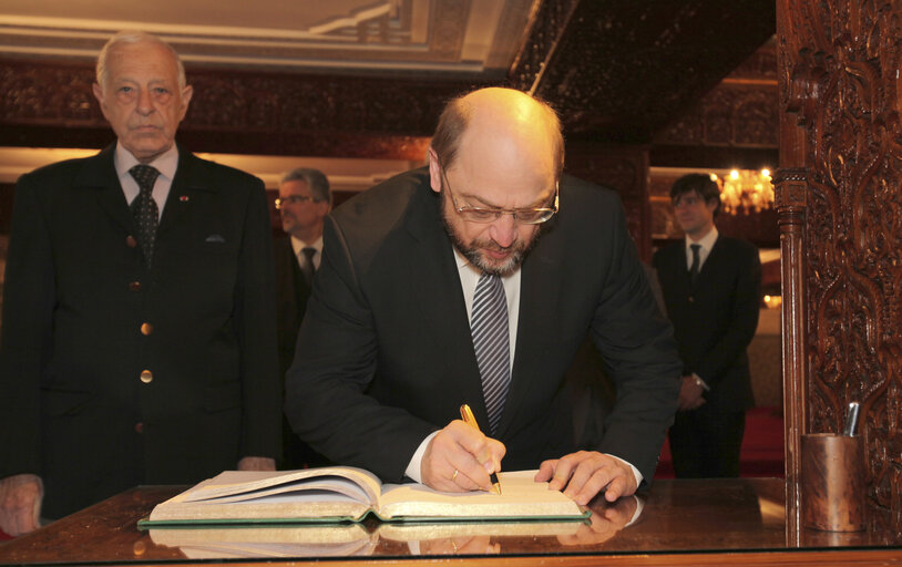 Suriet 37: EP President signs the Golden Book at the Mausoleum of Mohamed V