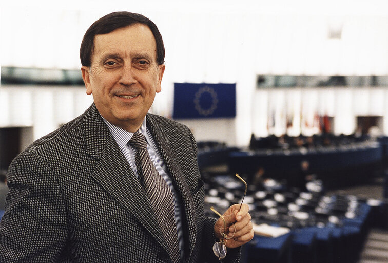 Zdjęcie 6: Jean-Claude MARTINEZ in plenary session in Strasbourg.