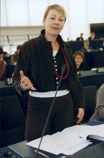 Foto 10: Caroline LUCAS in plenary session in Strasbourg.