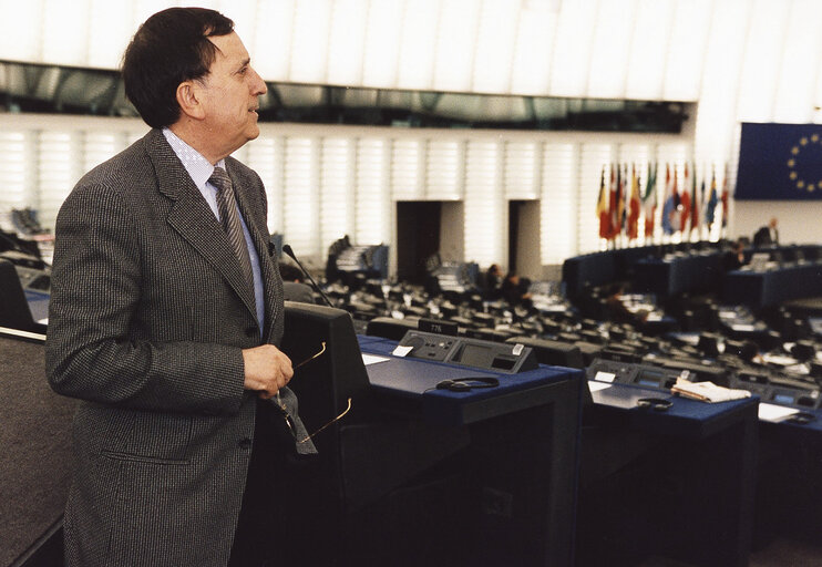 Zdjęcie 7: Jean-Claude MARTINEZ in plenary session in Strasbourg.