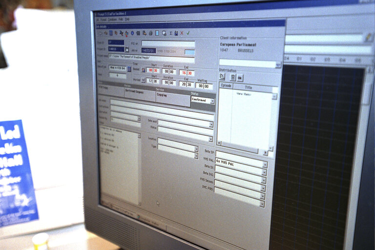 Photo 34: Audiovisual service and media at the EP.