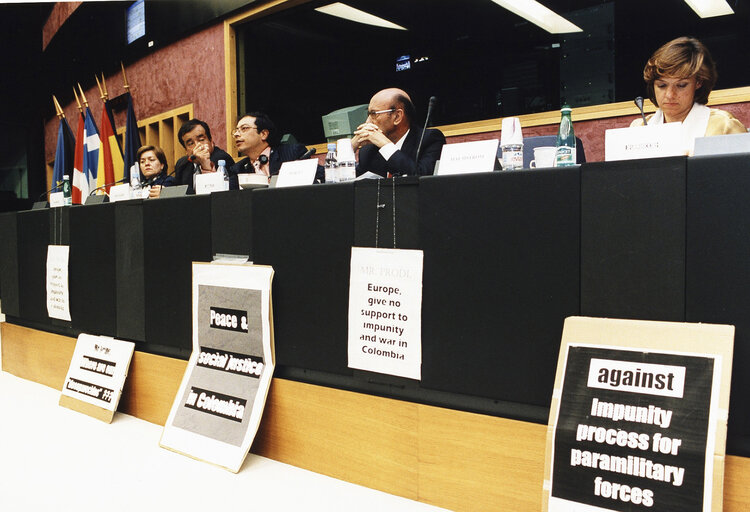 Foto 10: Meeting with Ingrid Betancourt's daughter during the visit of the Colombian President to the EP. Betancourt was abducted by FARC rebels 2 years ago.