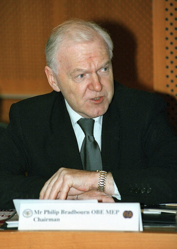 Fotografie 36: Philip BRADBOURN in a meeting at the EP in Brussels.