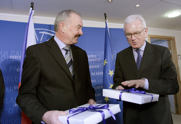 Fotogrāfija 7: EP President meets with the President of the Czech Senate.