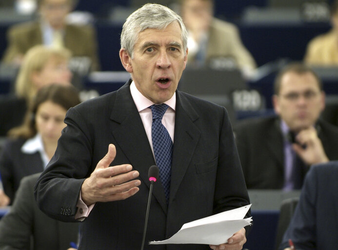 Photo 3 : The UK Foreign Affairs Minister in Plenary Session at the EP in Strasbourg.