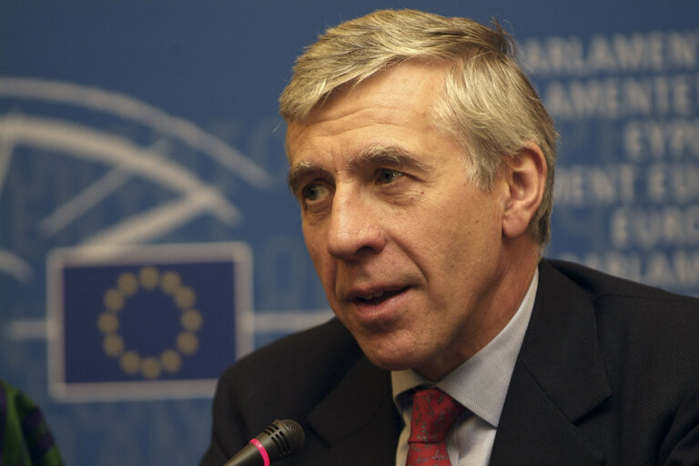 Photo 6 : UK Foreign Affairs Minister in plenary session at the EP in Strasbourg.