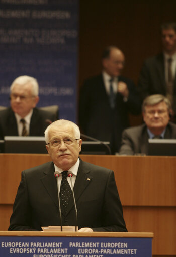 Valokuva 3: Formal sitting with a statement by the President of the Czech Republic.