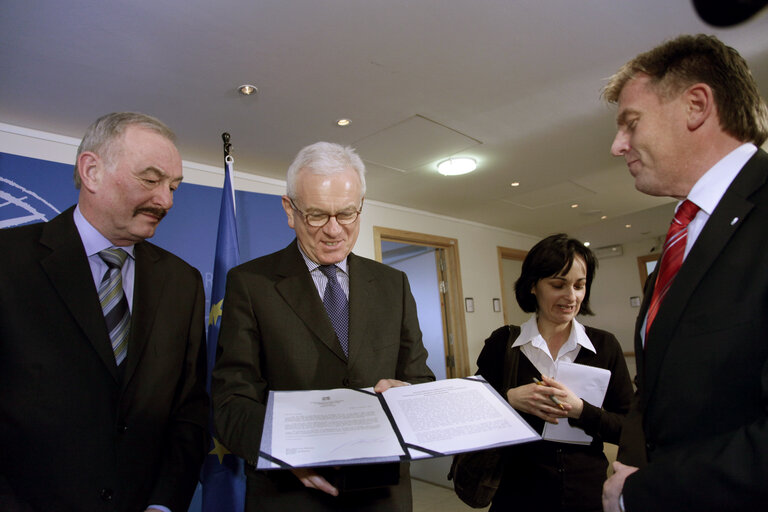 Fotografie 8: EP President meets with the President of the Czech Senate.