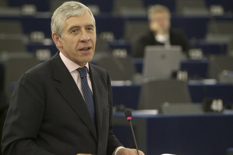 Photo 1 : The UK Foreign Affairs Minister in Plenary Session at the EP in Strasbourg.