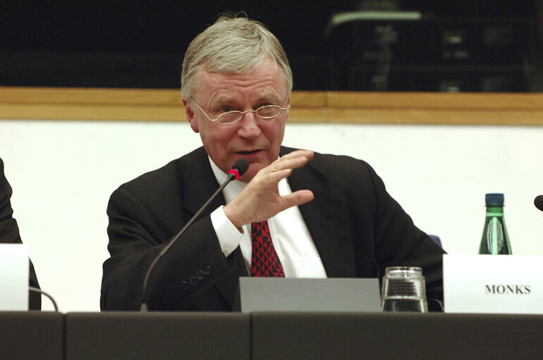 Fotografie 2: John Monks, Secretary General of the ETUC, European Trade Unions Confederation, attends a meeting in Strasbourg