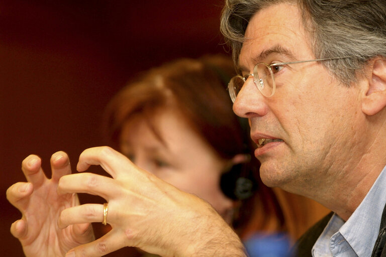 Fotografija 2: Pierre JONCKHEER in a meeting at the EP in Brussels