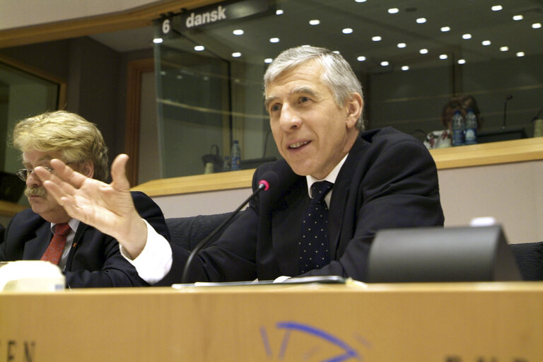 Photo 10 : UK Foreign Affairs Minister in a meeting at the EP in Brussels.