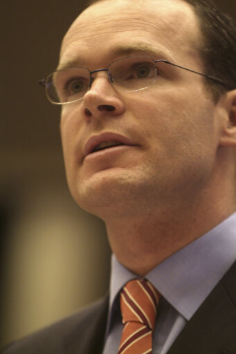 Fotó 4: Simon COVENEY in a meeting at the EP in Brussels.