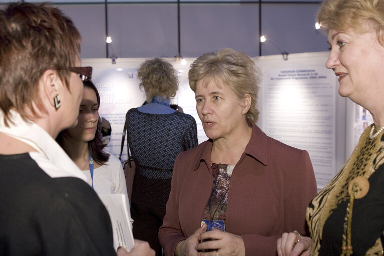 Photo 7 : Breast Cancer Awareness day at the EP in Brussels.