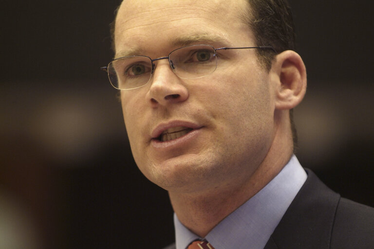 Fotó 1: Simon COVENEY in a meeting at the EP in Brussels.