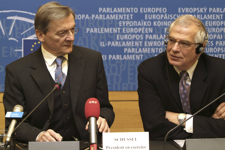 Fotografija 14: Press Conference following the EP President's meeting with the Federal Chancellor of Austria.