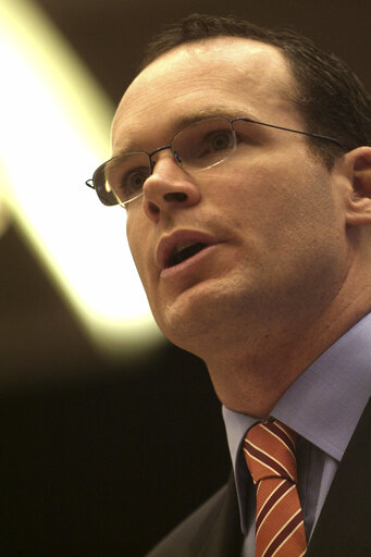 Fotó 5: Simon COVENEY in a meeting at the EP in Brussels.