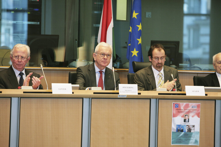 Foto 4: EP President paricipates in a conference dedicated to the memory of Jozsef Antall.