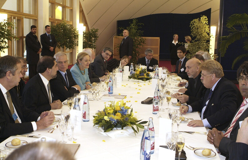 Photo 13 : Visit of the President of Afghanistan to the EP for the signature of a joint EU-Afghan declaration.