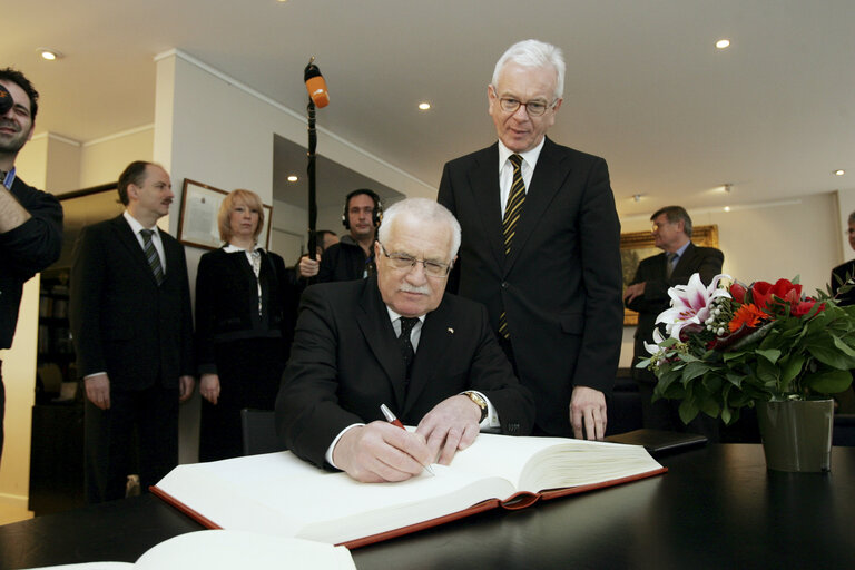 Valokuva 38: Formal sitting with a statement by the President of the Czech Republic.