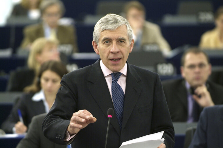 Photo 5 : The UK Foreign Affairs Minister in Plenary Session at the EP in Strasbourg.